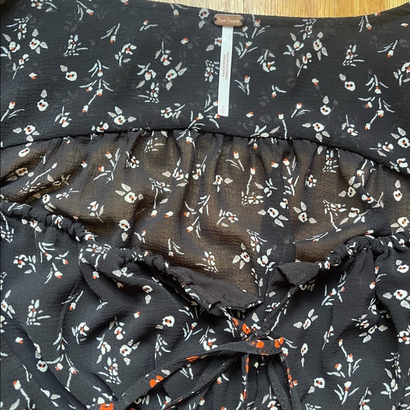 Free people black floral cropped blouse size s - Picture 3 of 3